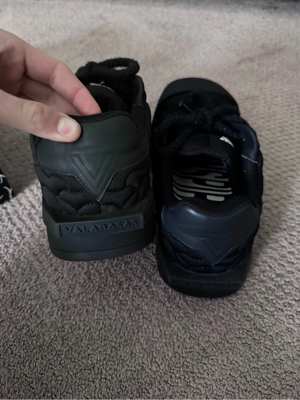 Men's Quilted Black Low-Top Sneakers